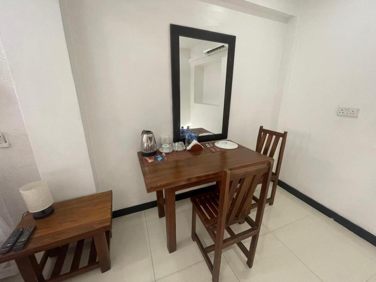 Rush City Hotel Kandy Ngoại thất bức ảnh