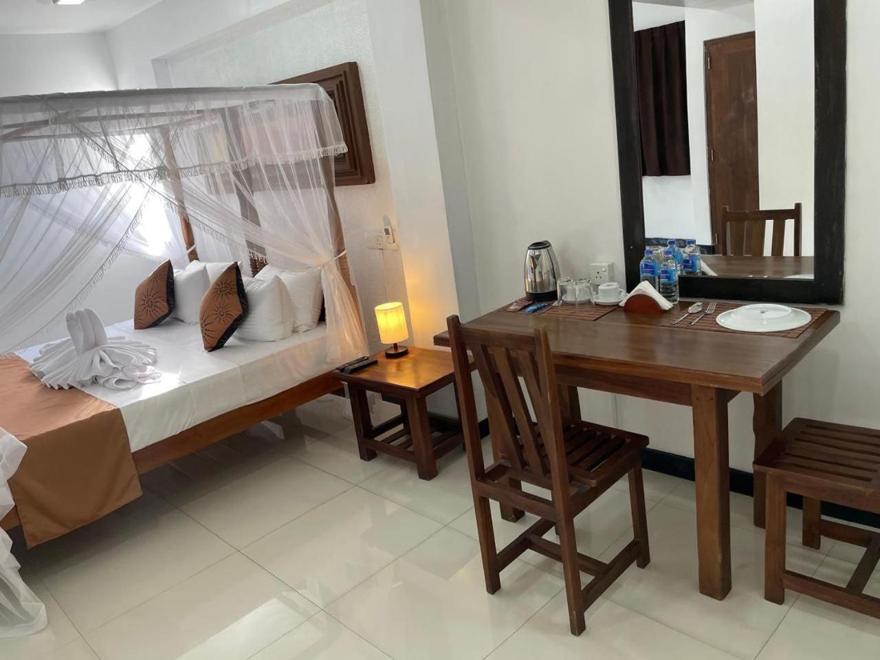 Rush City Hotel Kandy Ngoại thất bức ảnh